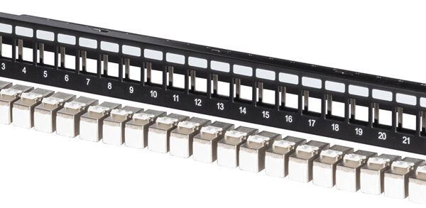 DIGITUS 19" Modulair Patch Panel, 24-poorts, geïnstalleerd