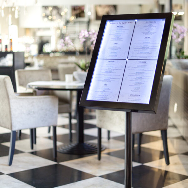 Securit LED-vitrinekast BLACK STAR, 4 x A4, zwart met standvoet